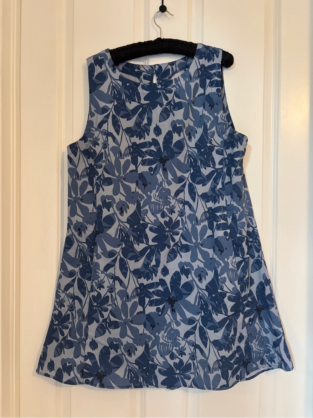 Rip Skirt - Women’s Blue Floral Shift Dress. Size L. Pockets, Poly/Spandex